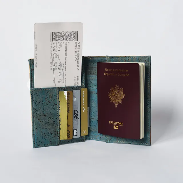 bag-affair-prot-ge-passeport-li-ge-dor-vert-unisexe image 1